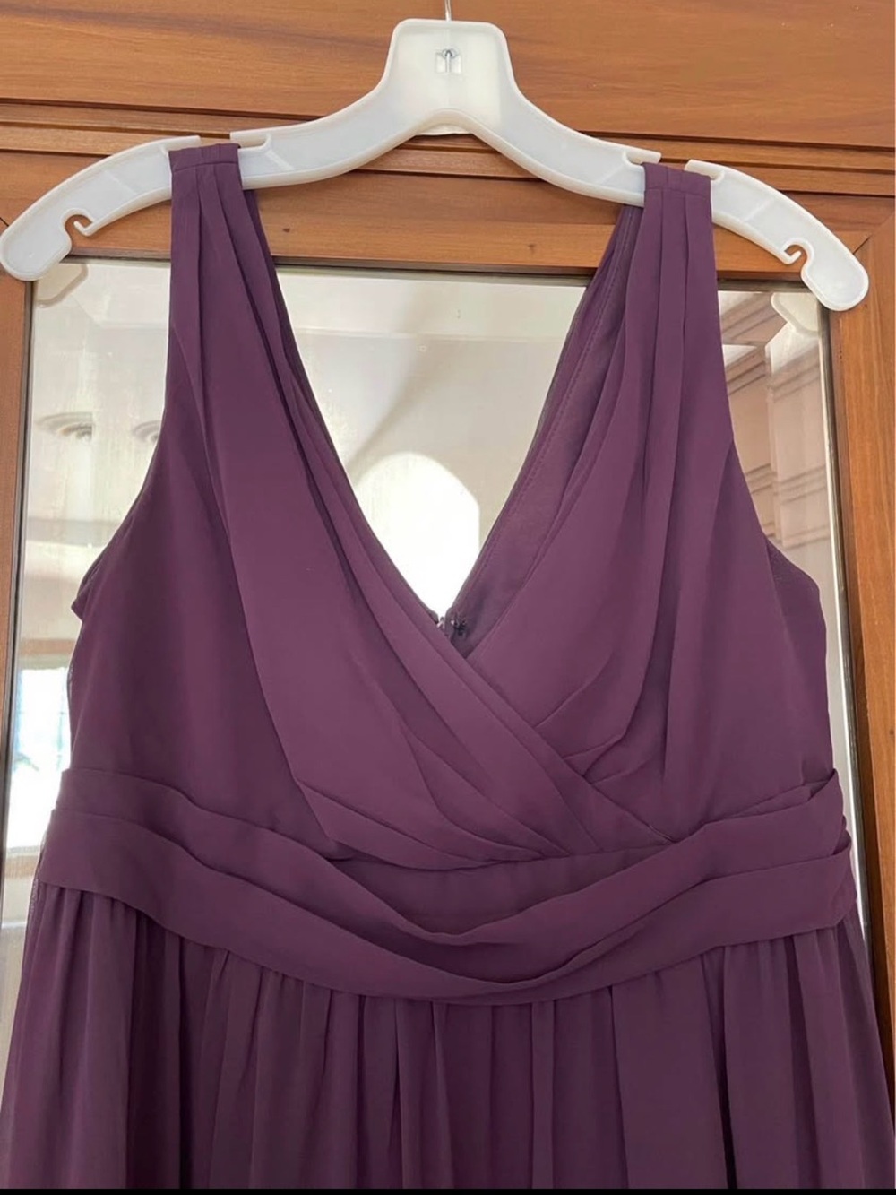 David's Bridal Deep Plum V-Neck Chiffon Maternity Bridesmaid Gown Size Medium